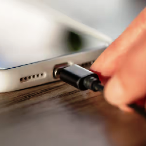 फोन के USB पोर्ट में भूलकर भी न लगा लें ये डिवाइसेस, हो जाएगा बड़ा नुकसान, खर्चा भी आएगा…