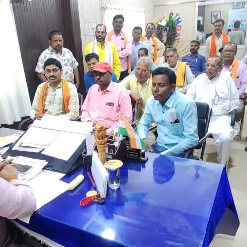 ग्राम देवरी व बोदाछापर के ग्रामीणों ने सड़क निर्माण सहित मूलभूत सुविधाओं की मांग को लेकर महापौर रामू रोहरा से की मुलाकात