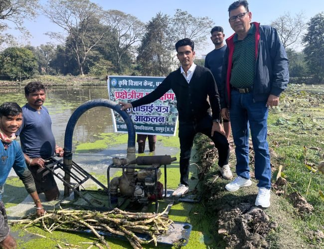 ठेस की खुदाई यंत्र का आकलन : यंत्रीकृत ठेस खुदाई तकनीक का सफल प्रदर्शन