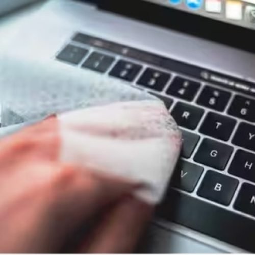 Laptop Keyboard की सफाई का सही तरीका, जानें आसान Tips…