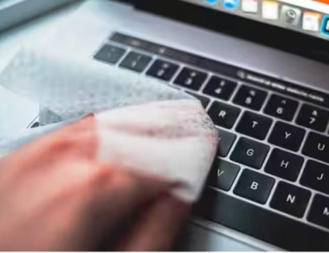 Laptop Keyboard की सफाई का सही तरीका, जानें आसान Tips…