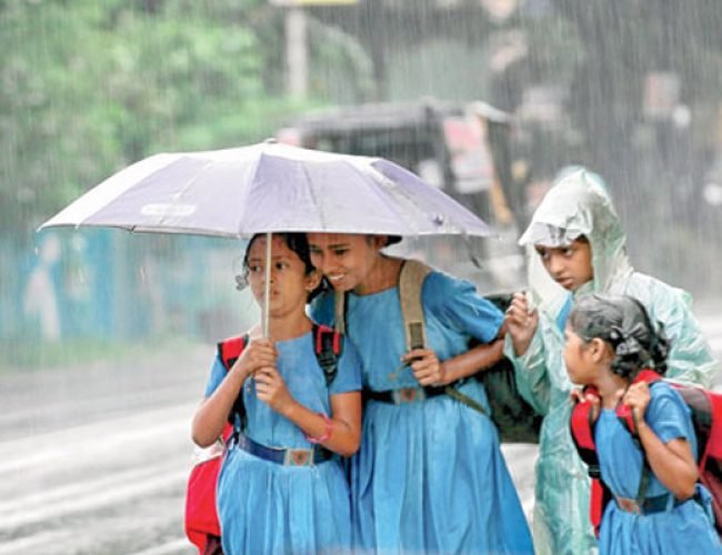 #Dhamtari: तीन दिन तक मूसलधार की चेतावनी, निजी स्कूलों में छुट्टी, बांधों में बढ़ने लगी जलधारा